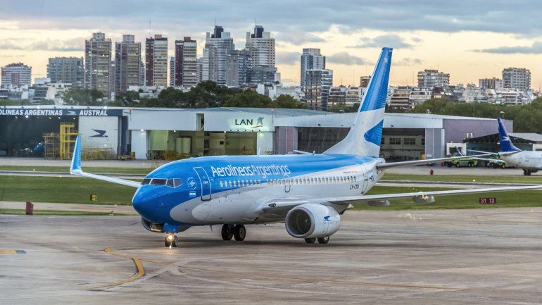 El Gobierno dice que «no hay ningún plan para privatizar Aerolíneas Argentinas» e insiste en atacar a los gremios