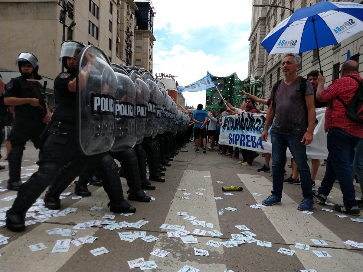 Paralizan Radio Nacional contra la política de paritaria cero y la represión a periodistas