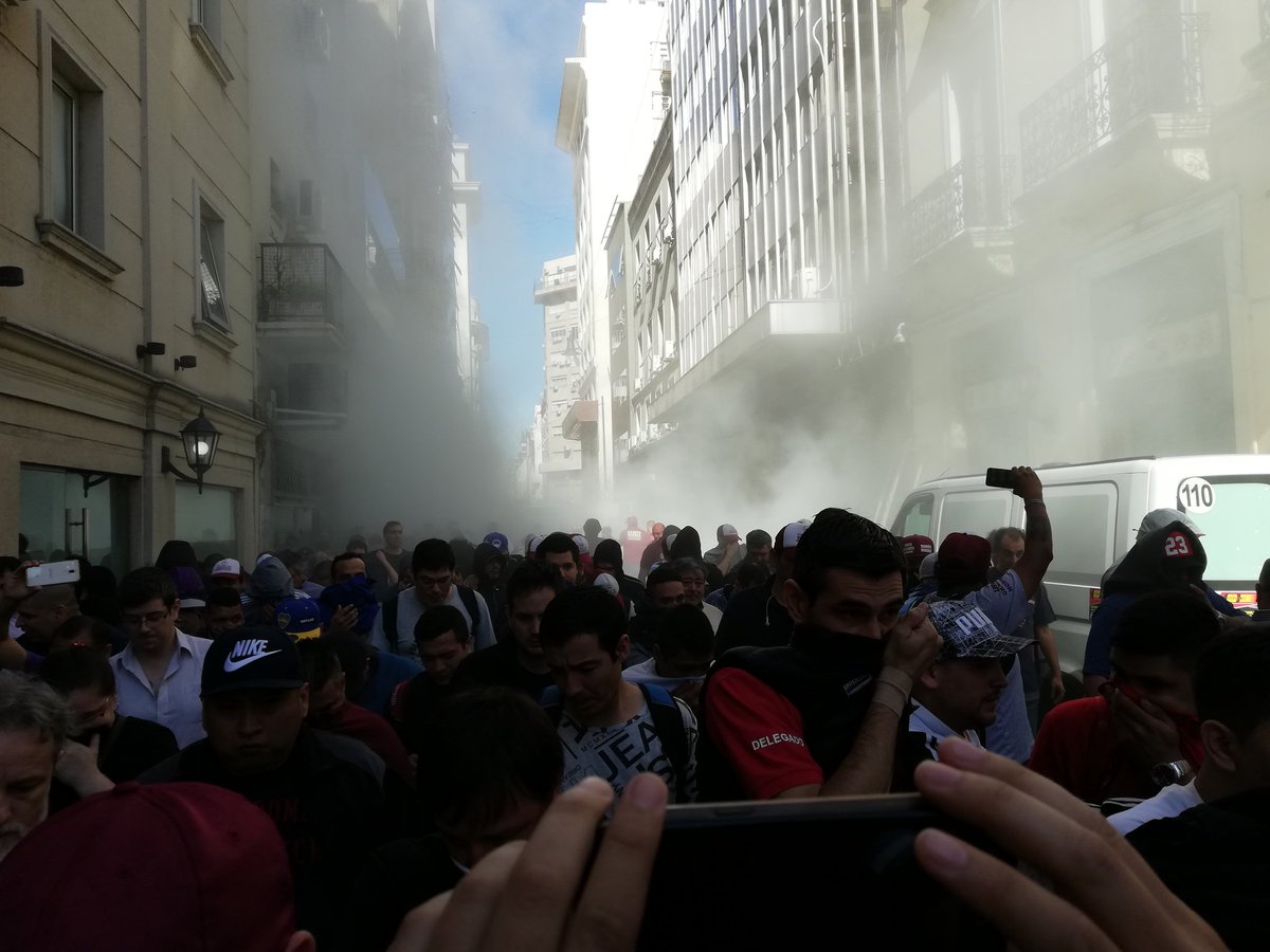 Patotas, vallas y el fantasma de Pedraza sobrevuela a Comercio