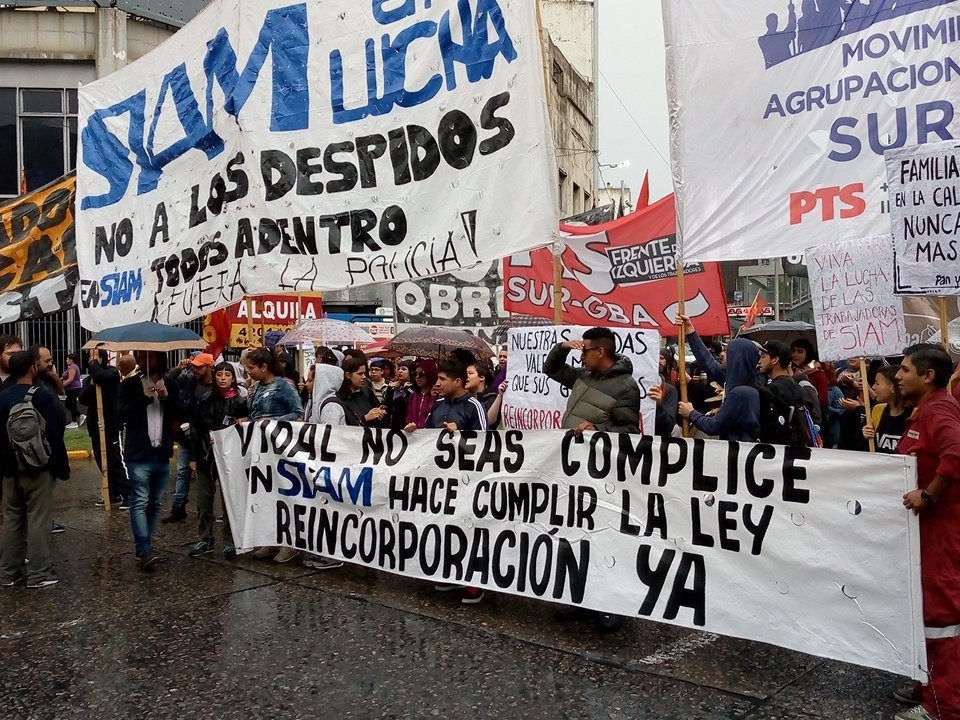 Empleados de SIAM cortaron el Puente Pueyrredon para reclamar la reincorporación 20 despedidos