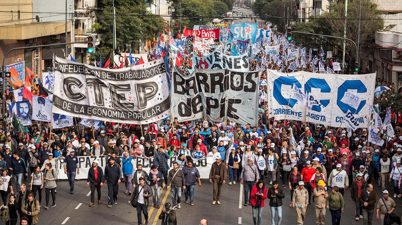 Vuelven a marchar las organizaciones sociales y amenazan con acampar en plena 9 de Julio