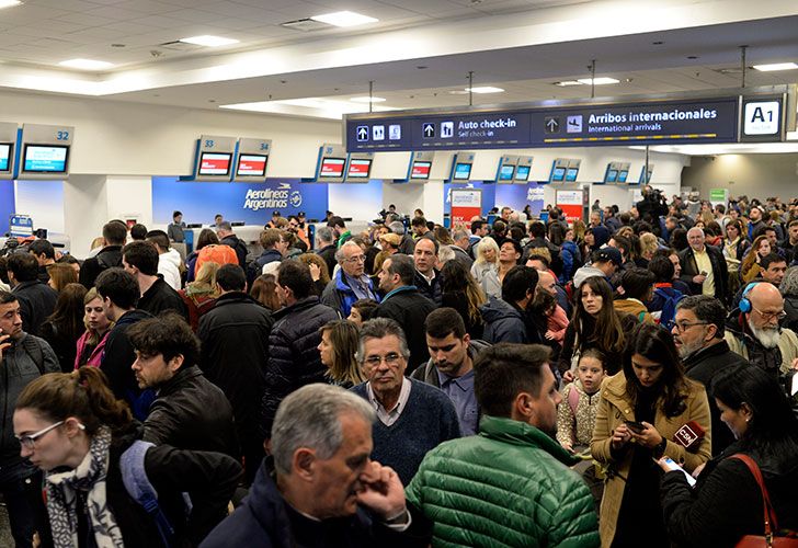 Aeronavegantes amenazan con un paro nacional en pleno recambio turísitico