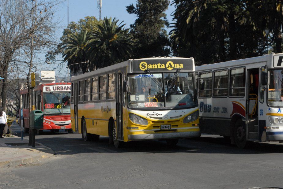 Choferes de cinco líneas paralizaron el servicio en Jujuy