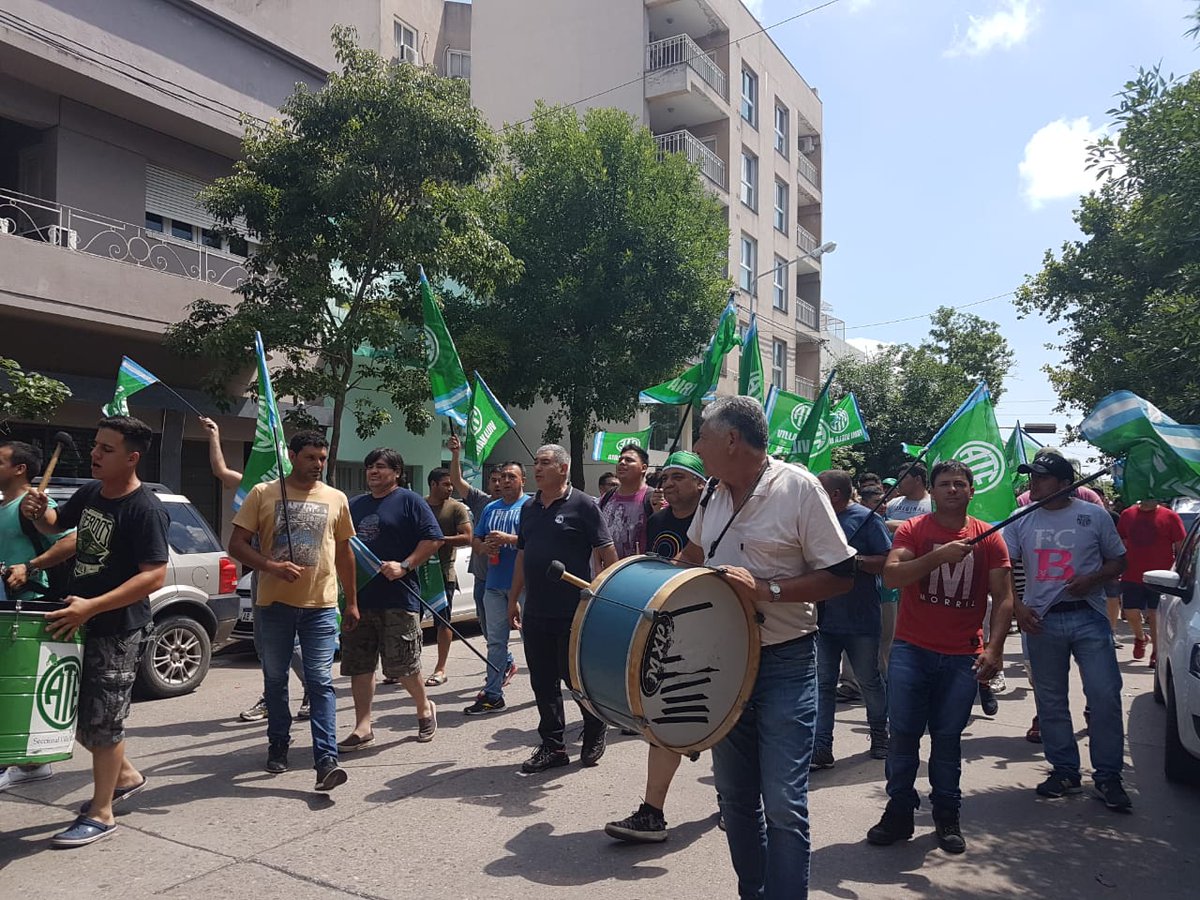 ATE moviliza para rechazar los despidos en Fabricaciones Militares y Biblioteca Nacional