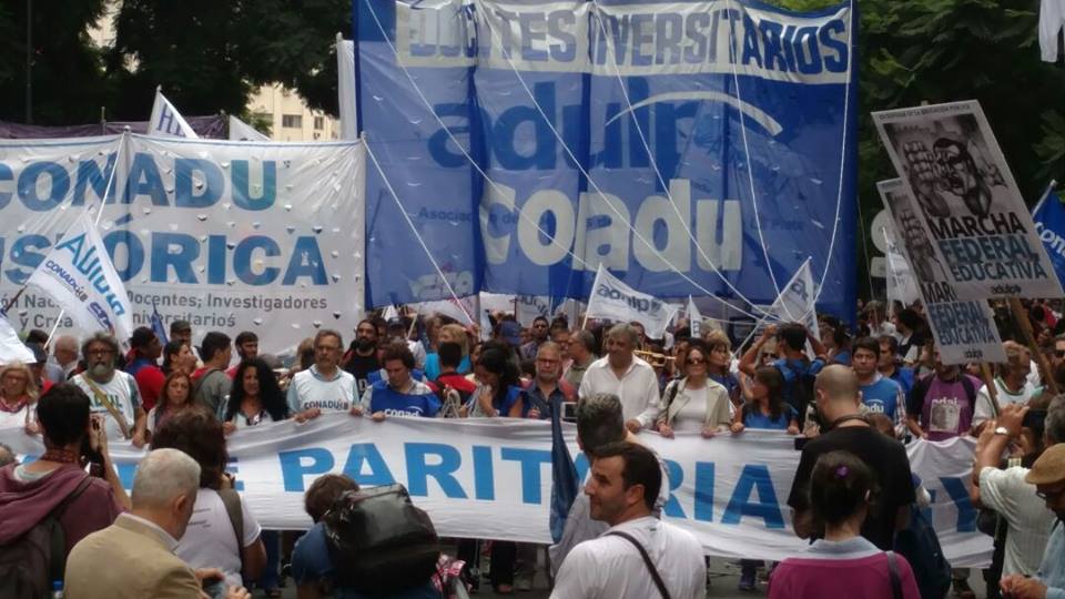 Furia de los gremios de docentes universitarios: el Gobierno los citó a paritarias y no les ofreció nada