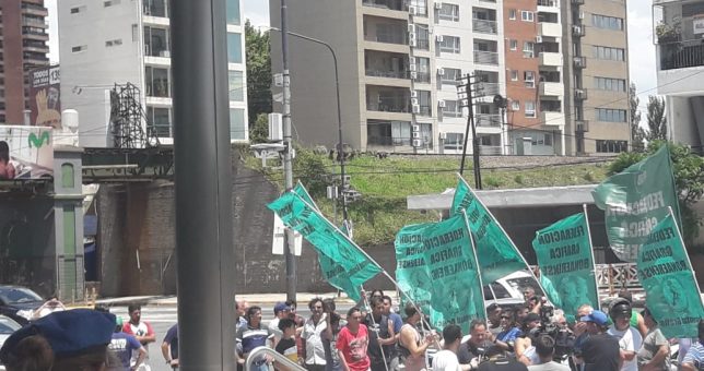 El diario La Nación amenaza con recortes salariales del 40% 5 El diario La Nación arranca con la flexibilización macribolsonarista