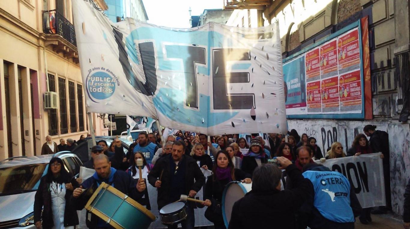 Docentes porteños piden paritarias «urgente» y advierten que perdieron más de 10 puntos