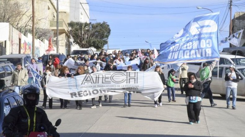 Docentes chubutenses firmaron 40% con cláusula gatillo, y garantizaron el inicio de clases