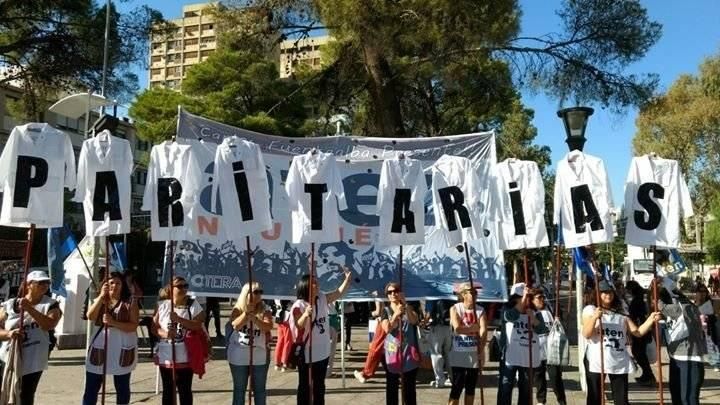 El Gobierno convocó a los gremios docentes nacionales pero no quiere hablar de salarios