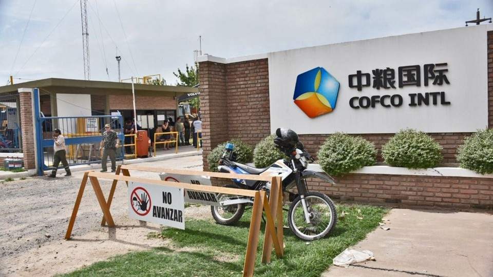 Mientras cierra su planta de Valentín Alsina, murió un trabajador en la cerealera Cofco