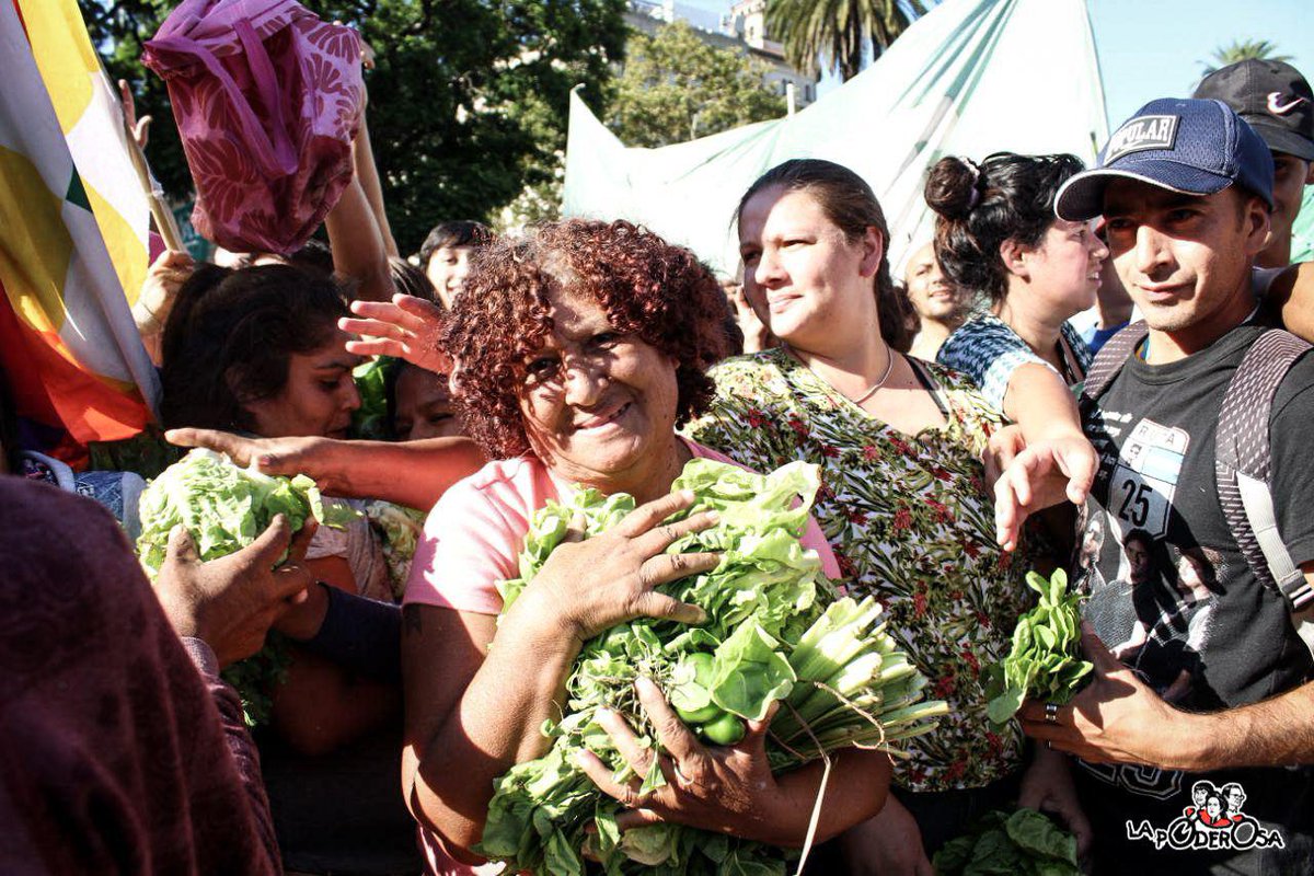 Tras la represión, pequeños productores pudieron realizar el verdurazo en Plaza de Mayo