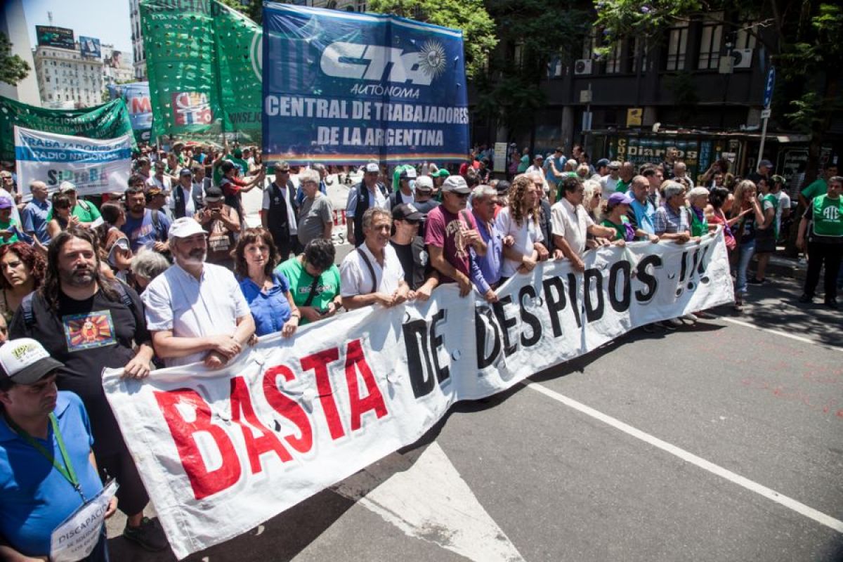 Las empresas informaron 90 despidos por día en los últimos dos meses y medio