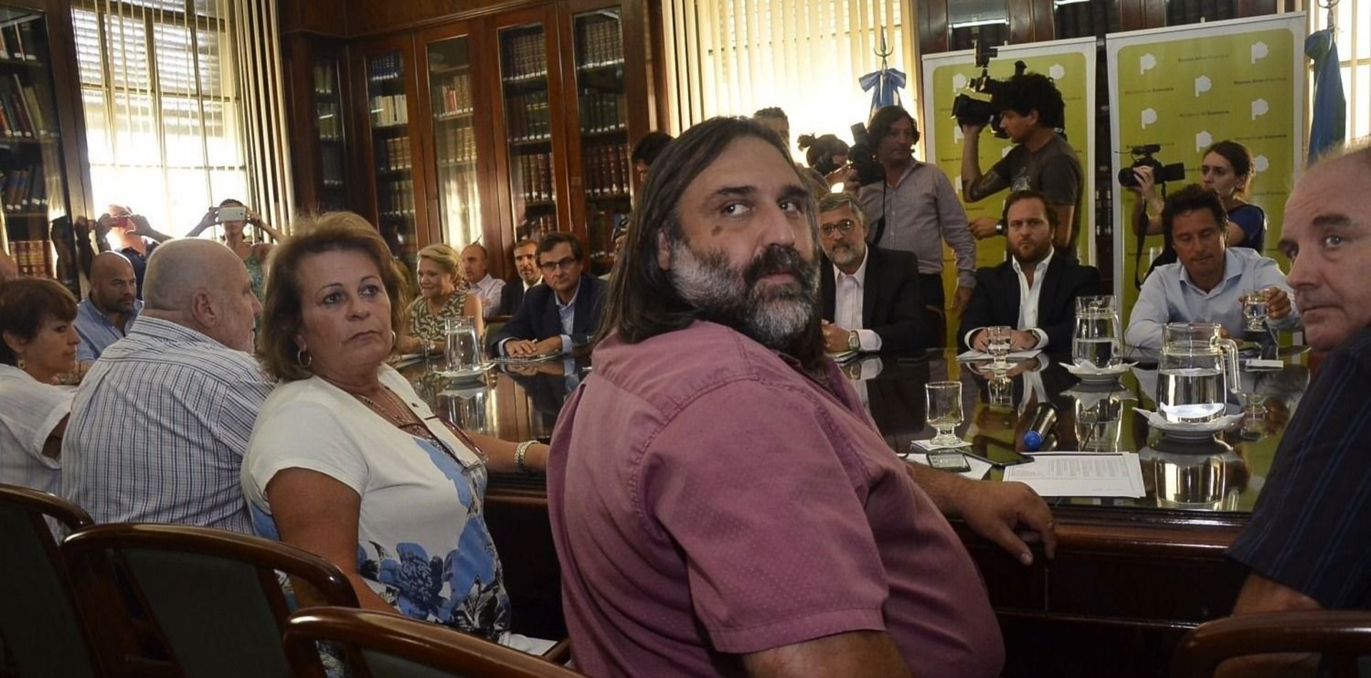 Docentes congelan paros hasta la reunión paritaria con Vidal pero advierten que la situación es «insostenible»