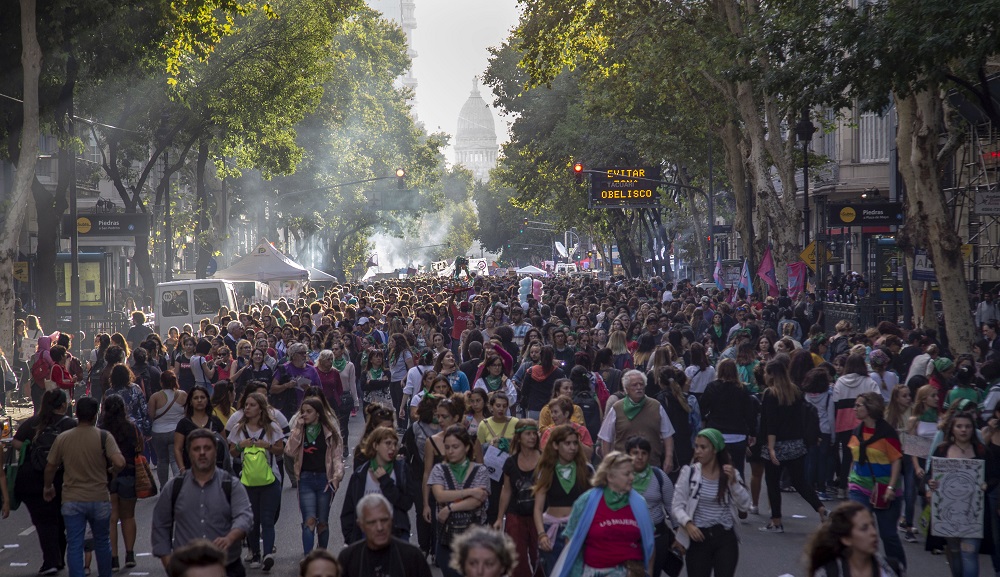 En la multitudinaria marcha, las organizadoras del #8M le reclamaron a la CGT y la CTA los fondos «que habían prometido»