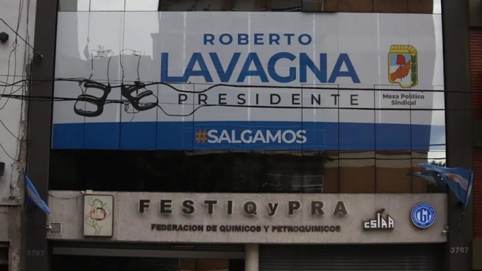 El barrionuevismo ya puso la primera gigantografía «Lavagna Presidente»