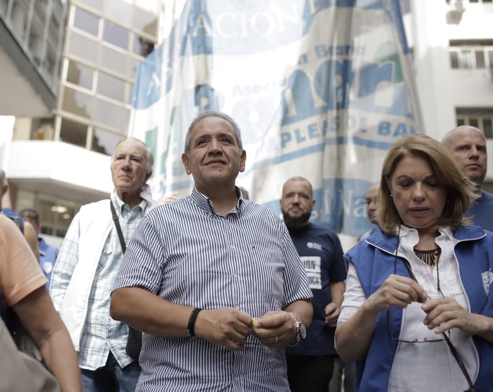 Bancarios marcharon a la apertura de sesiones para pedirle a Macri que proteja el trabajo argentino