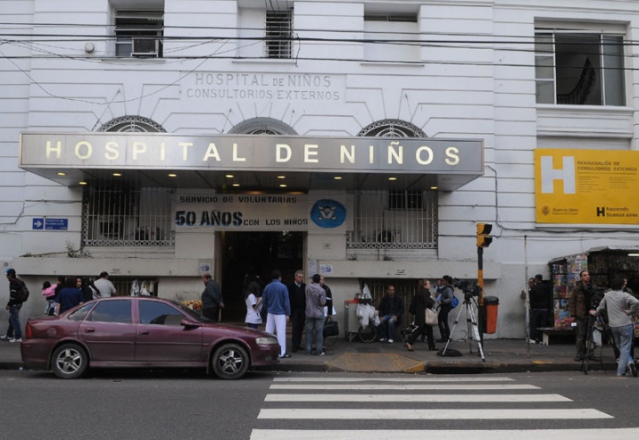 Médicos denuncian falta de insumos, salas sin agua y comida con gusanos en el Hospital Gutiérrez