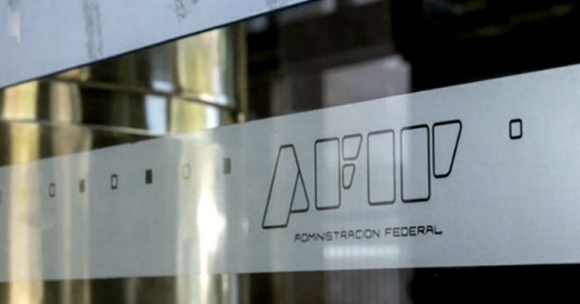 Arde la interna en AFIP: gremio jerárquico dará un bono a sus afiliados para compensar la «pésima paritaria» firmada por el sindicato de base