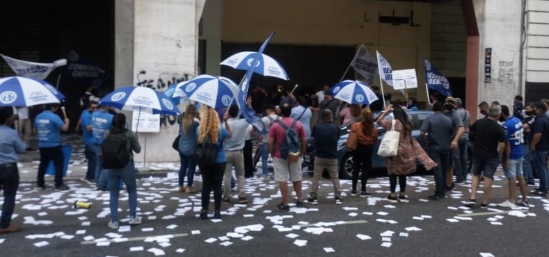 Trabajadores tercerizados de YPF amenazan con acampe y huelga de hambre en Casa Rosada