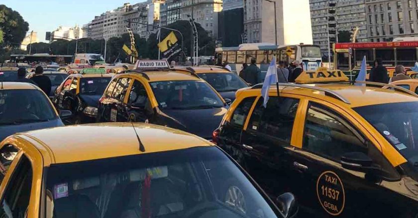 Taxistas cortarán la Ciudad en reclamo contra el funcionamiento de las app ilegales