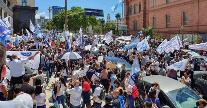 Trabajadores de LATAM Argentina se movilizan para pedir continuidad laboral