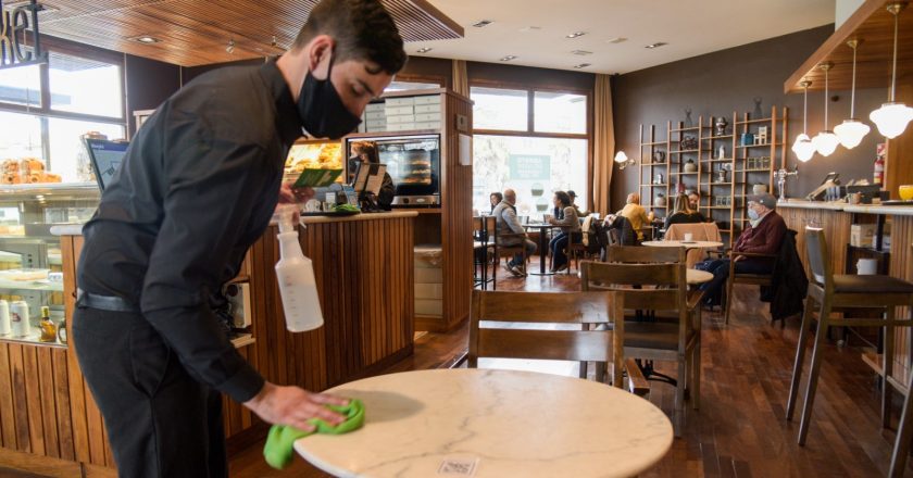 Estado de alerta y asambleas de gastronómicos de Mar del Plata por demandas salariales