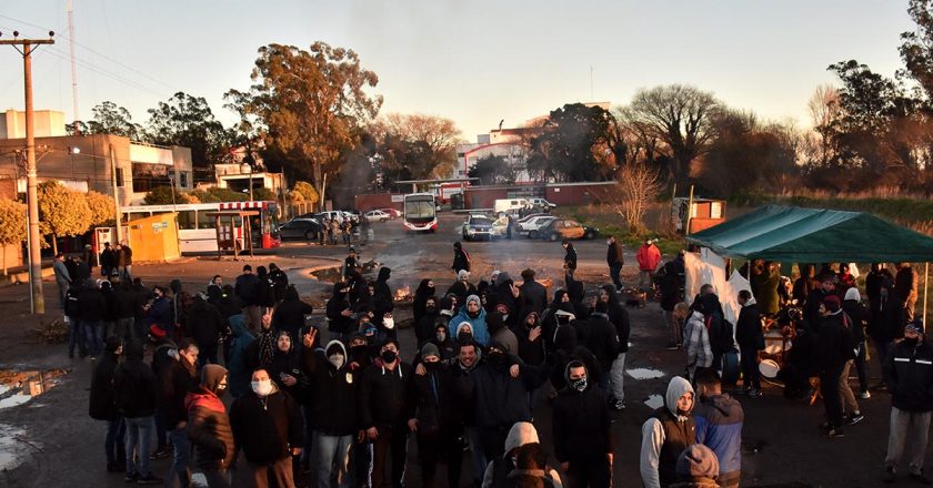 La oposición desacreditó a la conducción de la UTA marplatense y levantó la huelga cuando depositaron los salarios