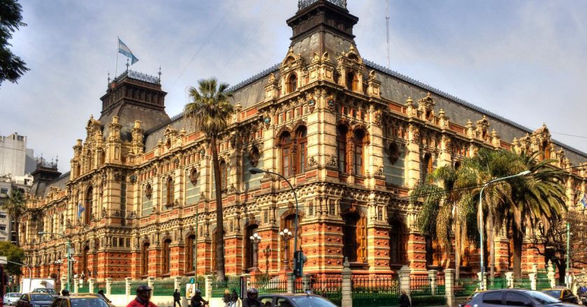 Fernández habilitó el  Instituto Universitario del Agua y el Saneamiento de Lingeri