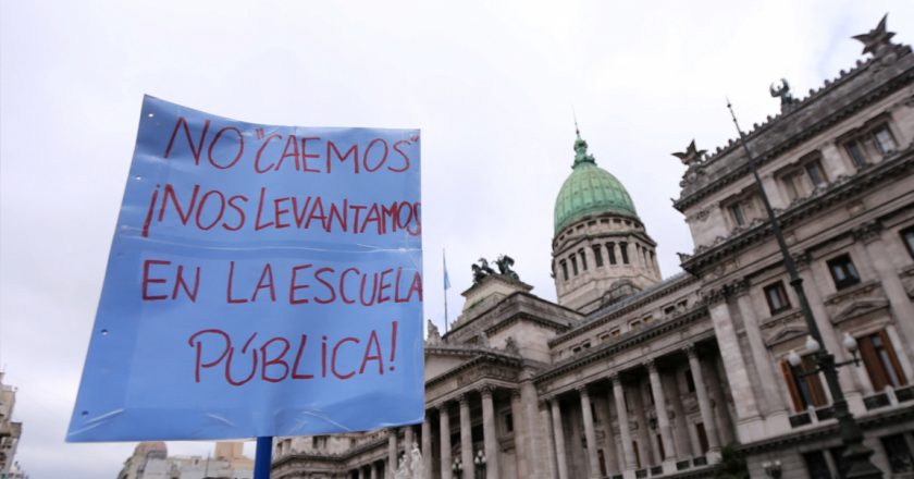 Gremios y dirigentes docentes indignados contra la Fundación Mauricio Macri