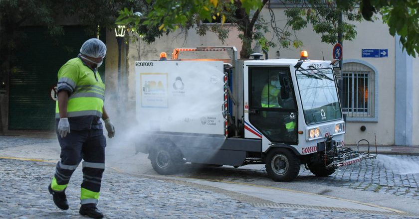 Recolectores de residuos protestaron frente al gobierno porteño por la amenaza de recortes salariales