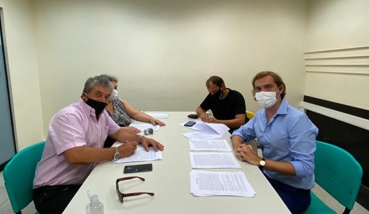 Remiseros incorporan a choferes de una aplicación al convenio colectivo y van por la registración de cientos de miles de trabajadores de Uber y DiDi