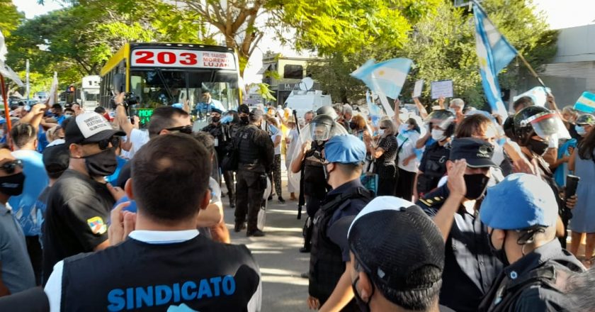 #EXCLUSIVO La palabra de los sindicalistas que estuvieron en Olivos el #27F: «Nos insultaban nos escupían, nos pegaban, nos rompieron los vehículos y nos robaron las banderas»