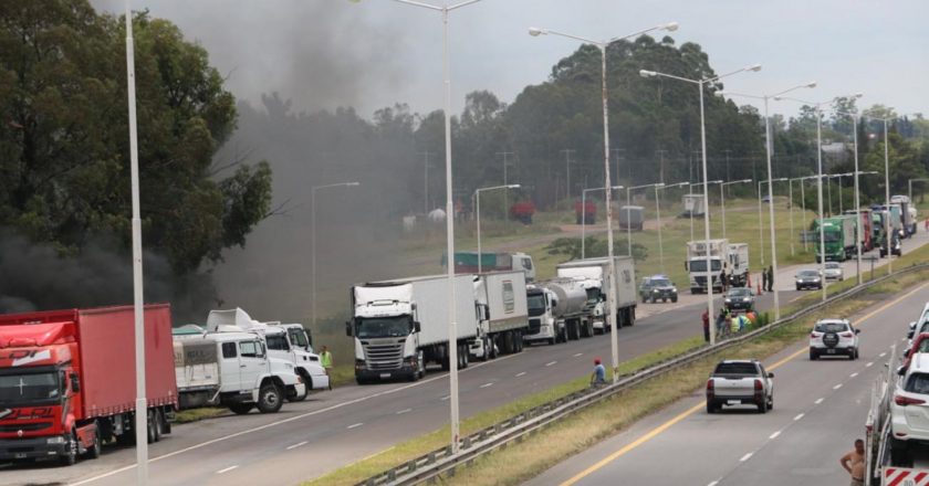 Se recalienta el conflicto con los transportistas y podrían volver los bloqueos a decenas de caminos