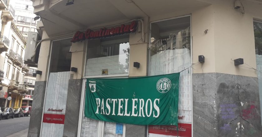 Sin aviso, cerró la pizzería Continental de Av. de Mayo y dejó a 40 trabajadores en la calle