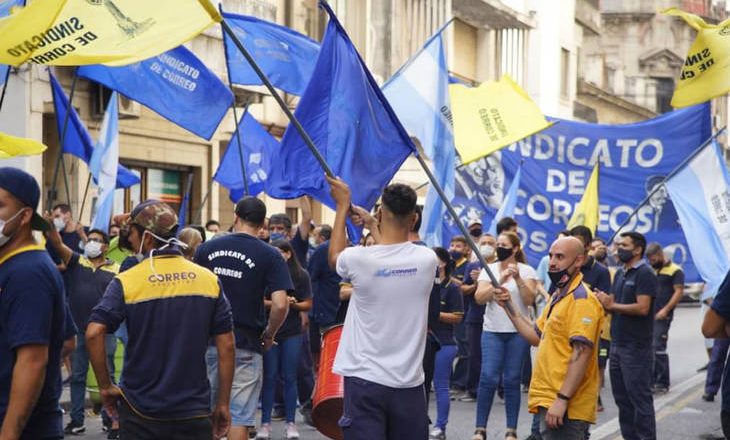 Protestas y preocupación de trabajadores del Correo Argentino por una posible tanda de 1000 despidos