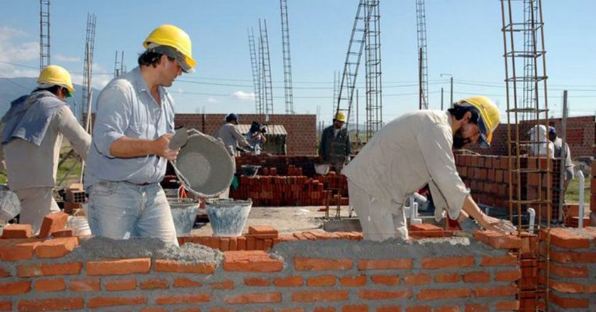 El empleo en la Construcción volvió a crecer en enero y se ubicó otra vez por sobre los 300 mil puestos de trabajo