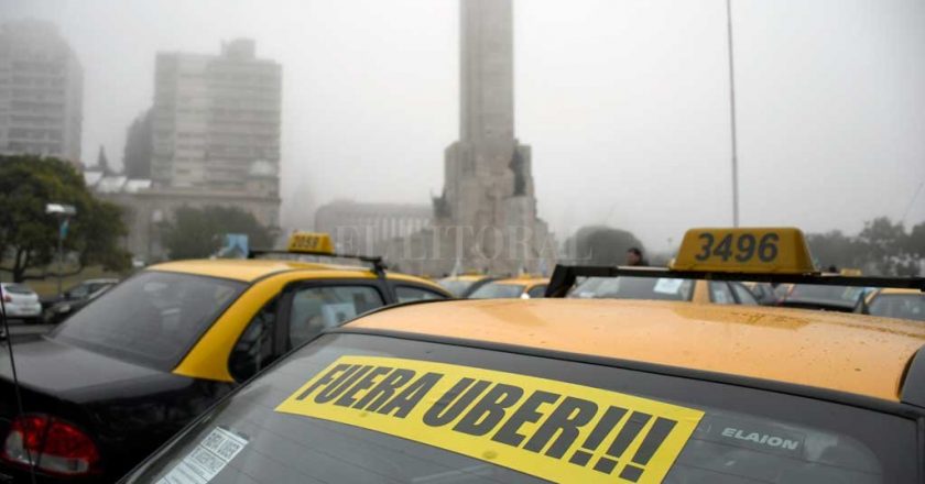 Rosario refuerza su batalla contra Uber y ya judicializa a choferes que trasladan pasajeros usando la aplicación