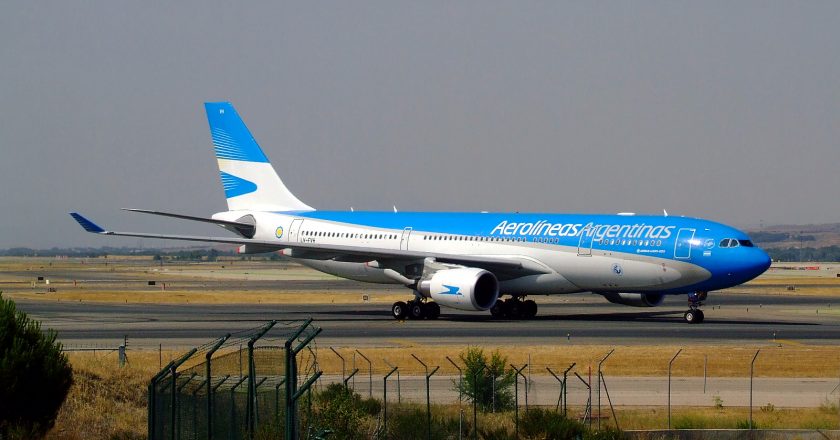 Aeronavegantes y Aerolíneas Argentinas acordaron una mejora salarial del 36,59%
