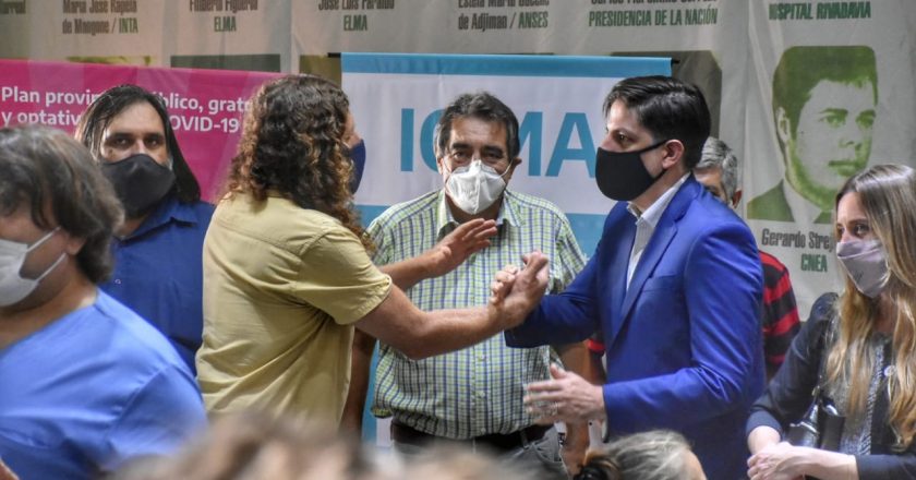 Estatales bonaerenses que deban vacunarse contra coronavirus tendrán la inasistencia justificada