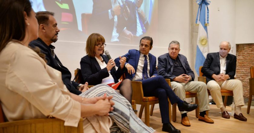 Casi sin inserción en el mundo laboral, Bullrich fue con Maximiliano Guerra a la segunda reunión de su pata sindical