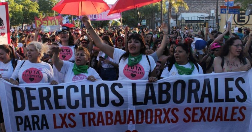 Con apoyo del gremio de meretrices, presentan proyecto para derogar contravención que penaliza el trabajo sexual callejero en la Ciudad
