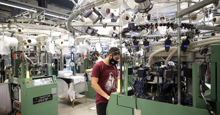 Empleados con factores de riesgo vacunados contra el Covid-19 podrán ser convocados a trabajar de manera presencial