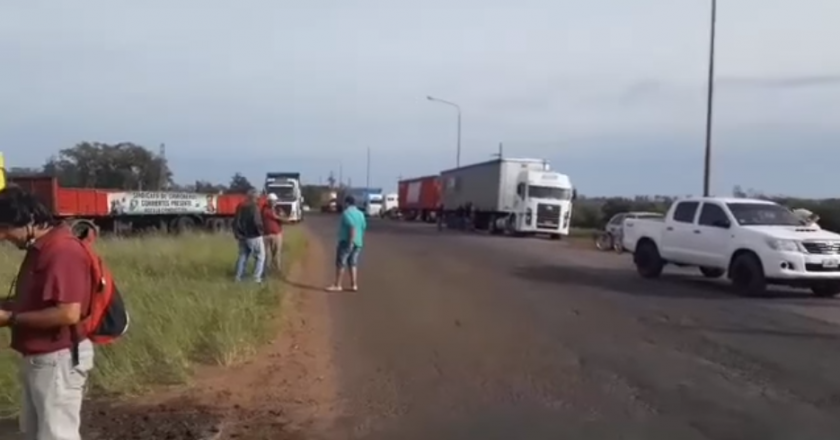 Moyano sostiene el bloqueó del cruce fronterizo con Brasil ante la negativa de los camioneros brasileros de hacerse testeos para entrar a Argentina: «El riesgo es constante»