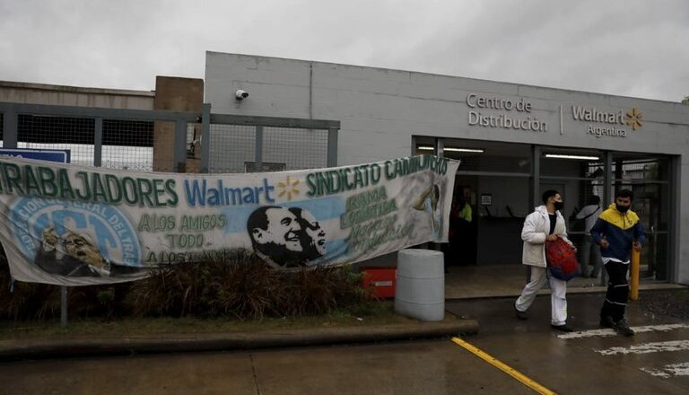 En un clima de máxima tensión, se viene el segundo round entre Moyano y De Narvaez por las indemnizaciones en Walmart