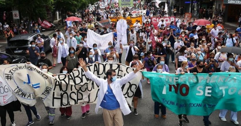 Trabajadores de la salud contabilizan 80 mil infectados y 500 fallecidos y advierten que están «agotados» de cara a la segunda ola