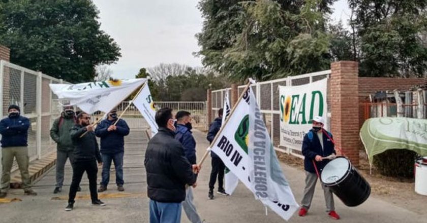 Cómo hizo en Lavallol, Dánica amenaza con cerrar su planta en San Luis y Aceiteros la acusa de «sembrar el miedo para cosechar un acuerdo a la baja»