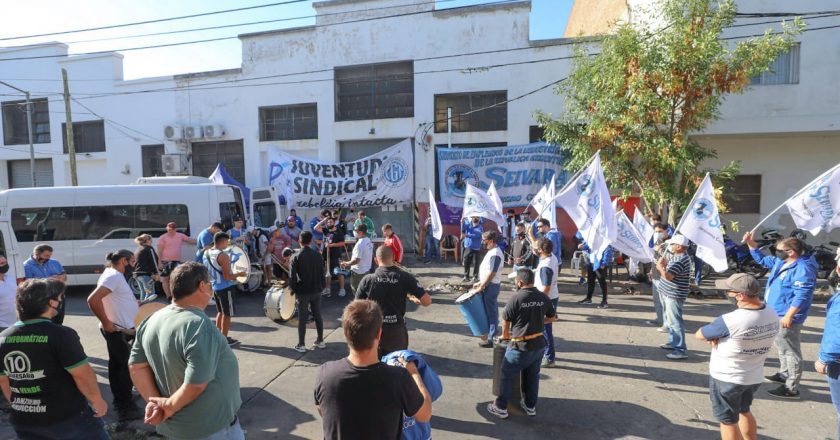 Siguen las protestas de empleados del Vidrio para que la cadena +Visión les aplique su convenio colectivo