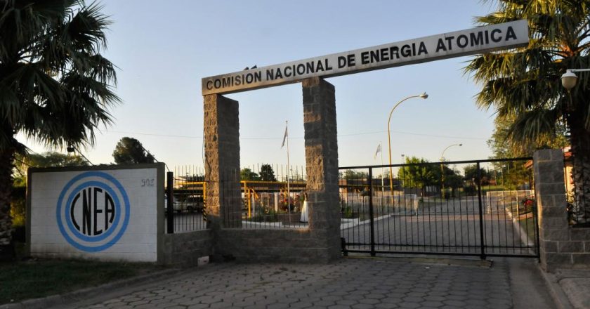 Los trabajadores del plan nuclear paran y le meten presión a la paritaria estatal: «Las categorías más bajas están por debajo de la línea de indigencia»