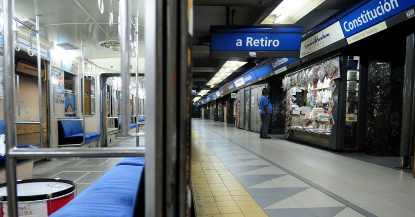 Gremio del subte paralizó la línea C por una sanción inconsulta a un conductor y Trabajo convocó a negociar mañana