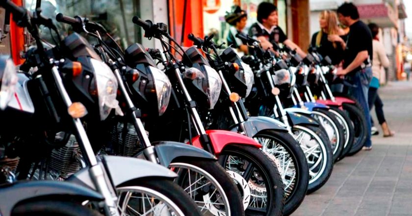 Firman acuerdo entre el Banco Nación y la UOCRA para financiar compra de motos